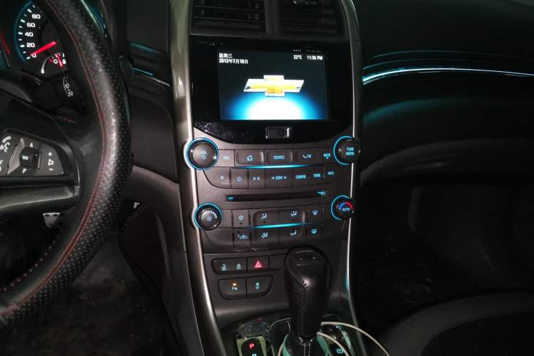 Used Chevrolet Malibu 2013 2.0L Automatic Luxury Edition Audio And AC Panel