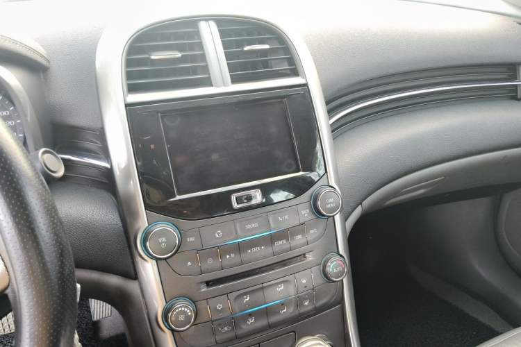 Used Chevrolet Malibu 2013 2.0L Automatic Luxury Edition Audio And AC Panel