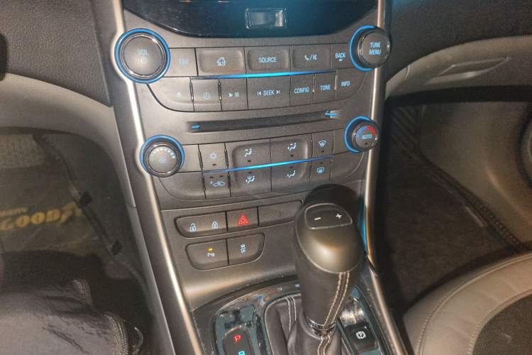 Used Chevrolet Malibu 2013 2.4L Automatic Luxury Edition Audio And AC Panel
