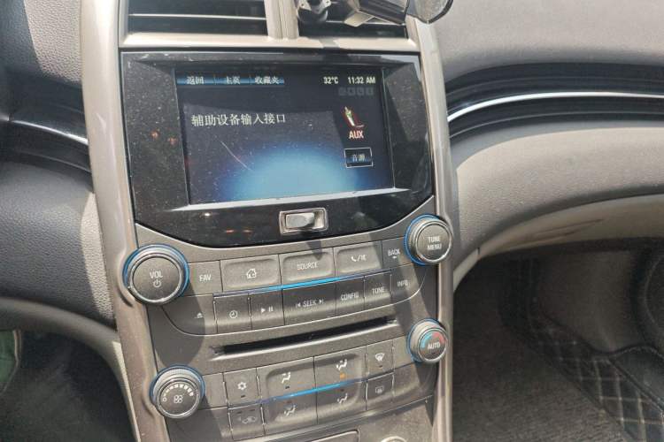 Used Chevrolet Malibu 2013 2.0L Automatic Luxury Edition Audio And AC Panel