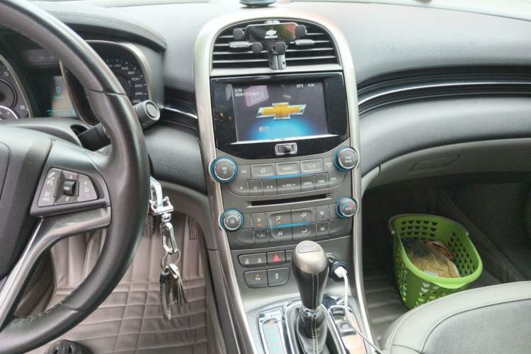 Used Chevrolet Malibu 2013 2.0L Automatic Luxury Edition Audio And AC Panel