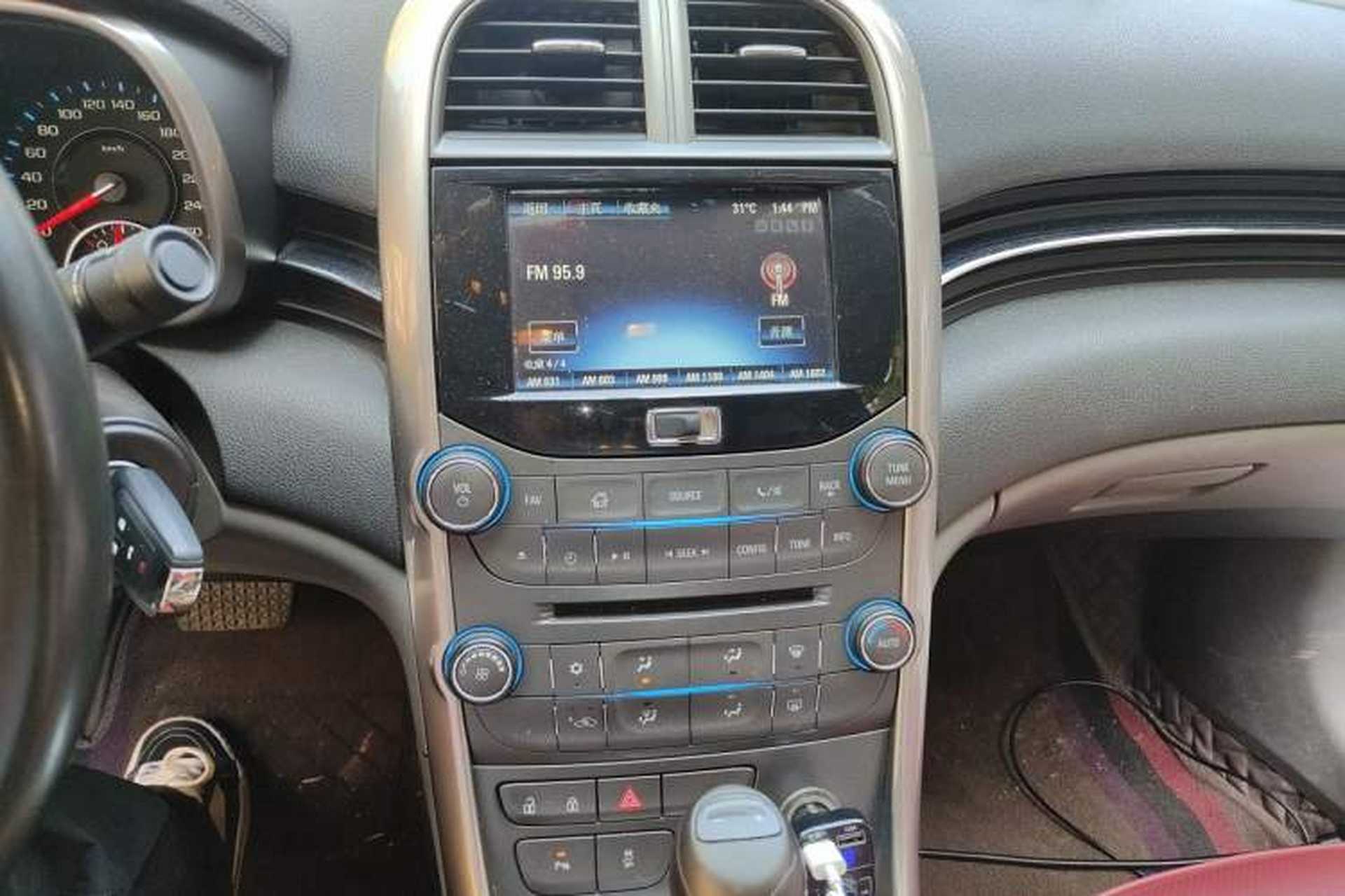 Used Chevrolet Malibu 2013 2.0L Automatic Luxury Edition Audio And AC Panel