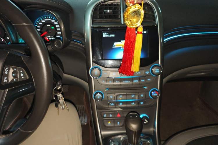 Used Chevrolet Malibu 2013 2.0L Automatic Luxury Edition Audio And AC Panel