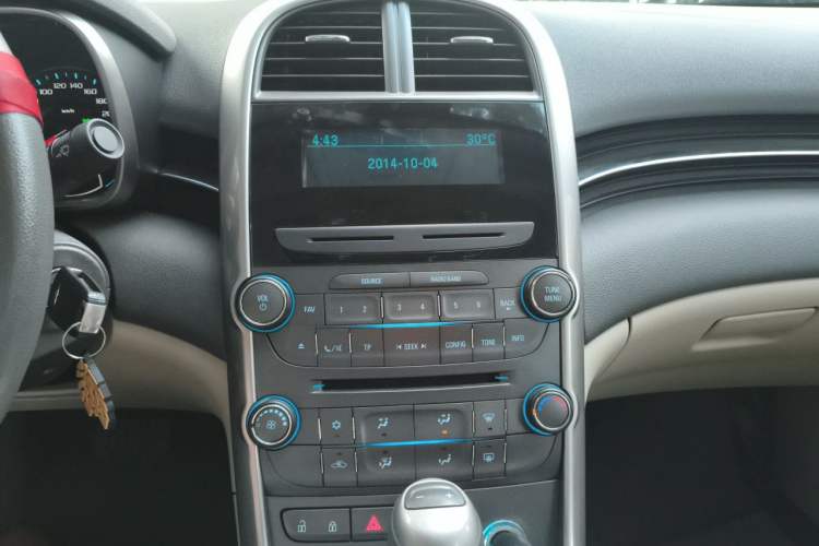Used Chevrolet Malibu 2013 2.0L Automatic Comfort Edition Audio And AC Panel