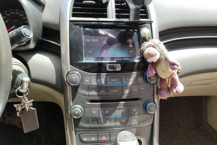 Used Chevrolet Malibu 2013 2.0L Automatic Luxury Edition Audio And AC Panel