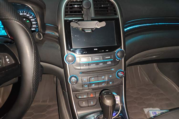 Used Chevrolet Malibu 2013 2.0L Automatic Luxury Edition Audio And AC Panel