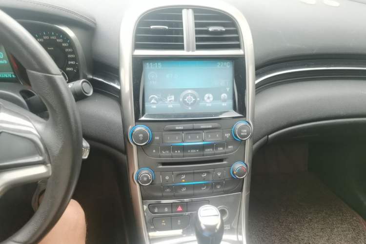 Used Chevrolet Malibu 2013 1.6T Automatic Comfort Edition Audio And AC Panel