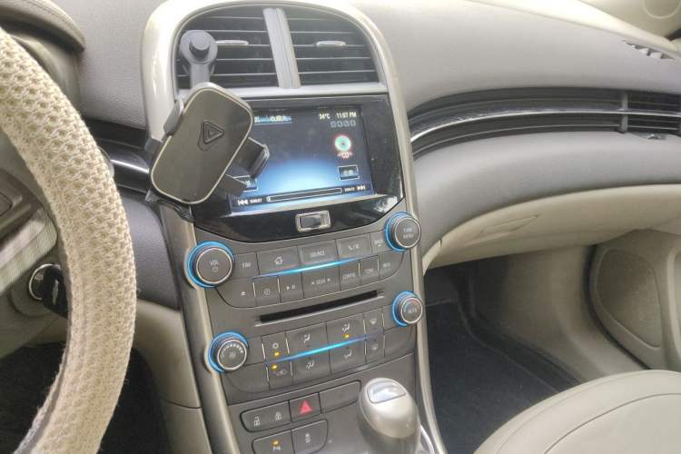 Used Chevrolet Malibu 2013 2.0L Automatic Luxury Edition Audio And AC Panel