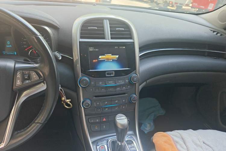Used Chevrolet Malibu 2013 2.0L Automatic Luxury Edition Audio And AC Panel