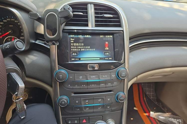 Used Chevrolet Malibu 2013 2.0L Automatic Luxury Edition Audio And AC Panel