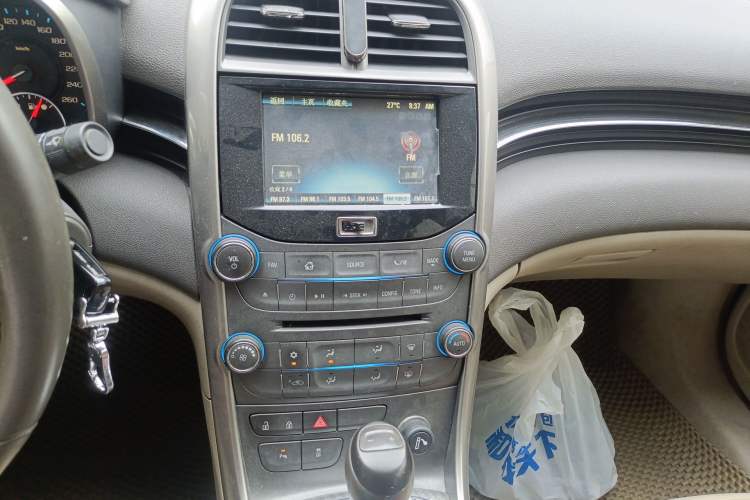 Used Chevrolet Malibu 2013 2.0L Automatic Luxury Edition Audio And AC Panel