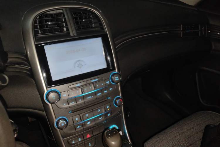 Used Chevrolet Malibu 2013 1.6T Automatic Comfort Edition Audio And AC Panel