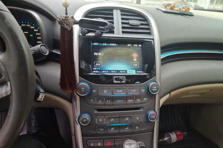 Used Chevrolet Malibu 2013 2.0L Automatic Luxury Edition Audio And AC Panel
