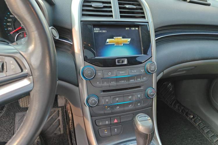 Used Chevrolet Malibu 2013 2.0L Automatic Luxury Edition Audio And AC Panel