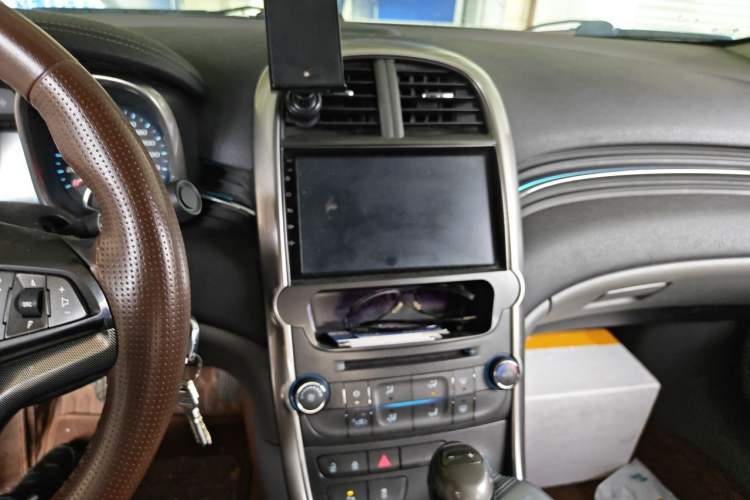 Used Chevrolet Malibu 2013 2.0L Automatic Luxury Edition Audio And AC Panel