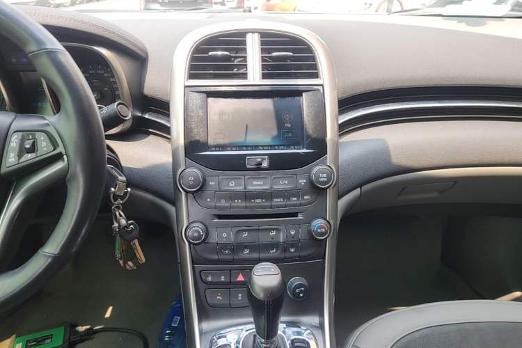 Used Chevrolet Malibu 2013 2.0L Automatic Luxury Edition Audio And AC Panel