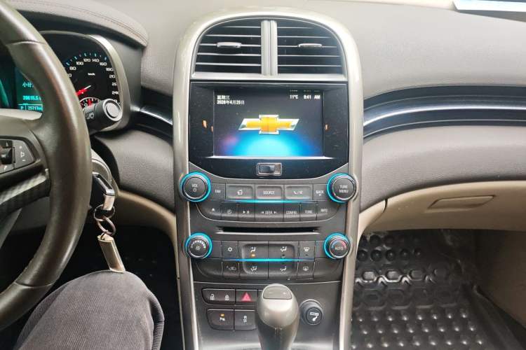 Used Chevrolet Malibu 2013 2.0L Automatic Luxury Edition Audio And AC Panel