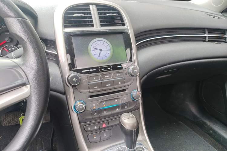 Used Chevrolet Malibu 2013 1.6T Automatic Comfort Edition Audio And AC Panel