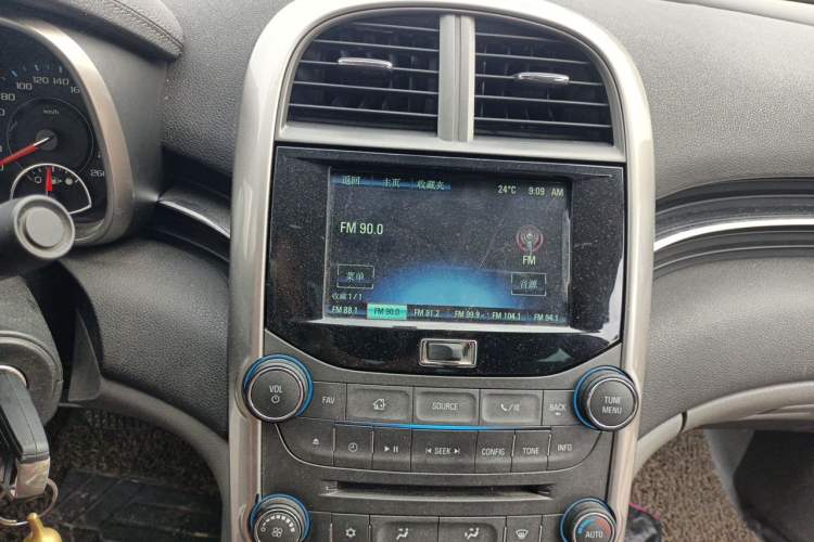 Used Chevrolet Malibu 2013 2.4L Automatic Luxury Edition Audio And AC Panel
