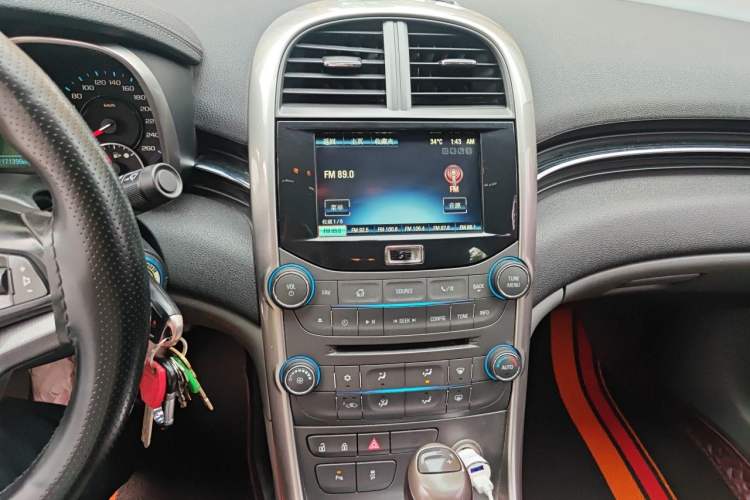 Used Chevrolet Malibu 2013 2.0L Automatic Luxury Edition Audio And AC Panel
