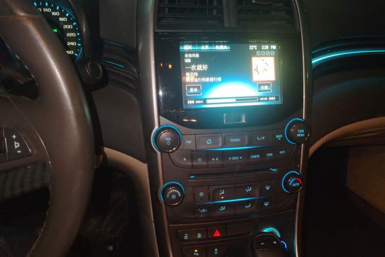 Used Chevrolet Malibu 2013 2.0L Automatic Luxury Edition Audio And AC Panel