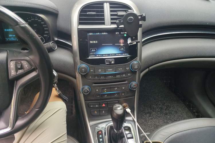 Used Chevrolet Malibu 2013 2.0L Automatic Luxury Edition Audio And AC Panel
