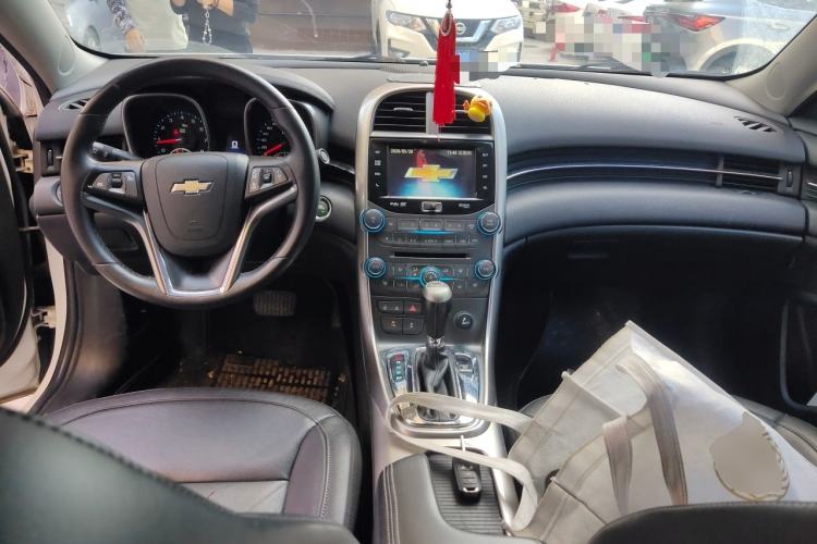 Used Chevrolet Malibu 2013 2.4L Automatic Flagship Edition Center Console