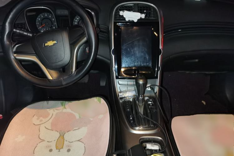 Used Chevrolet Malibu 2013 1.6T Automatic Comfort Edition Center Console
