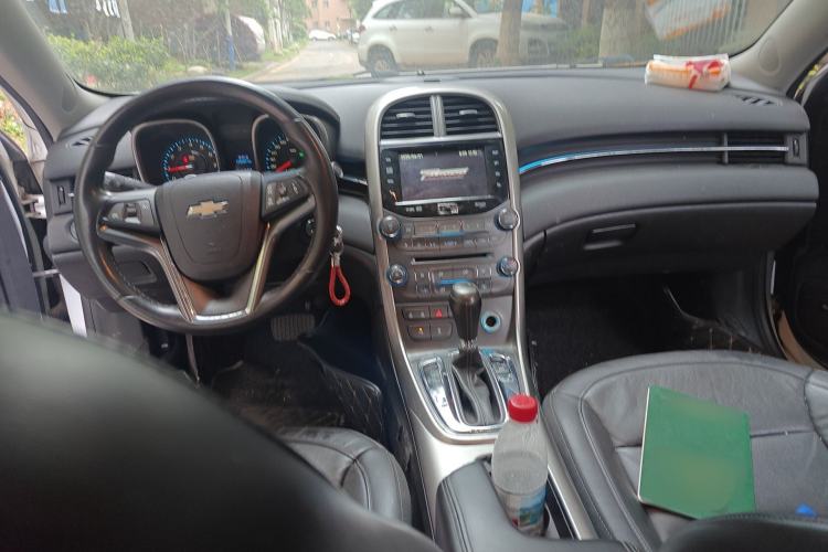 Used Chevrolet Malibu 2013 1.6T Automatic Luxury Edition Center Console