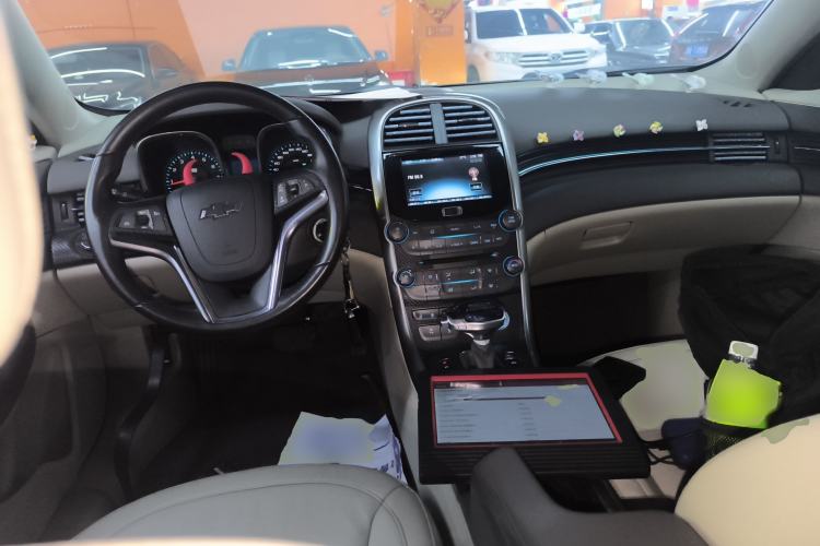 Used Chevrolet Malibu 2013 2.0L Automatic Luxury Edition Center Console