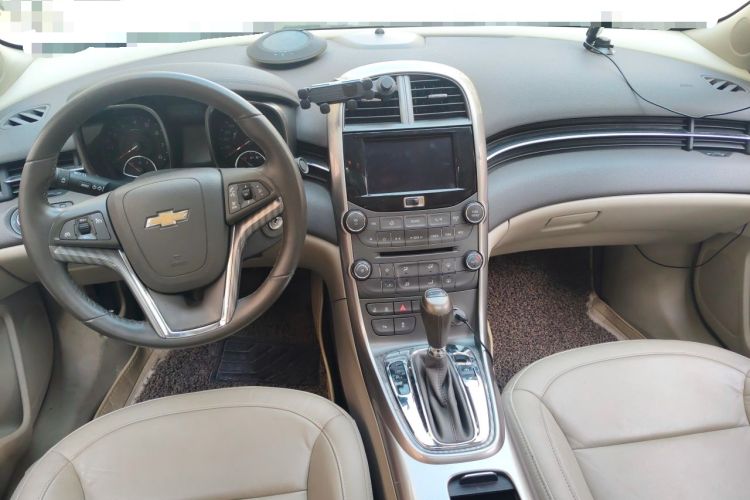 Used Chevrolet Malibu 2013 2.0L Automatic Luxury Edition Center Console