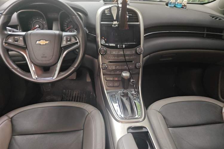 Used Chevrolet Malibu 2013 2.0L Automatic Luxury Edition Center Console