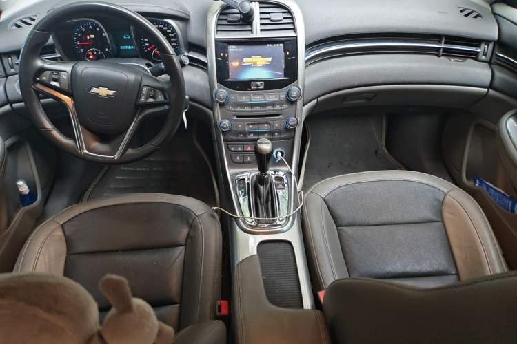 Used Chevrolet Malibu 2013 2.0L Automatic Luxury Edition Center Console