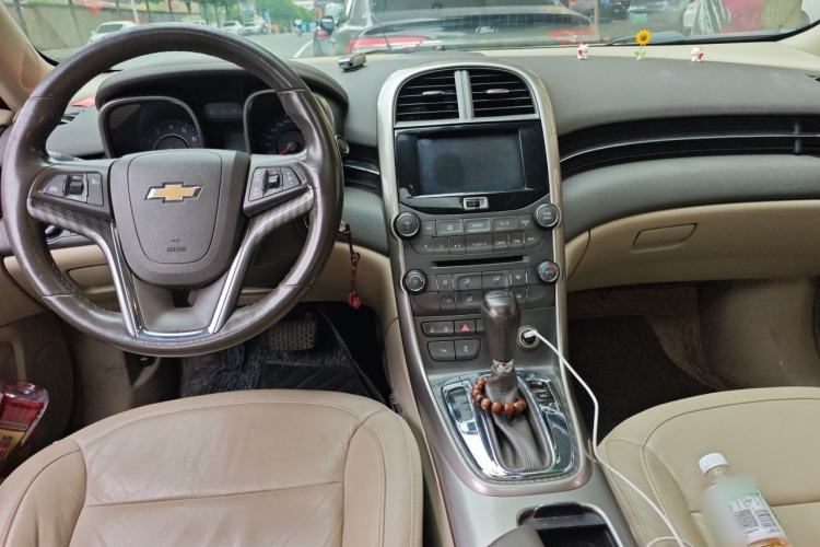 Used Chevrolet Malibu 2013 2.4L Automatic Luxury Edition Center Console