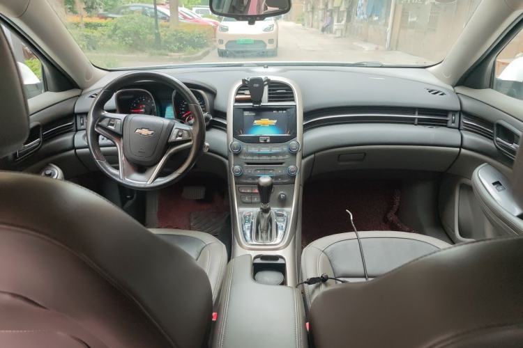 Used Chevrolet Malibu 2013 2.0L Automatic Luxury Edition Center Console