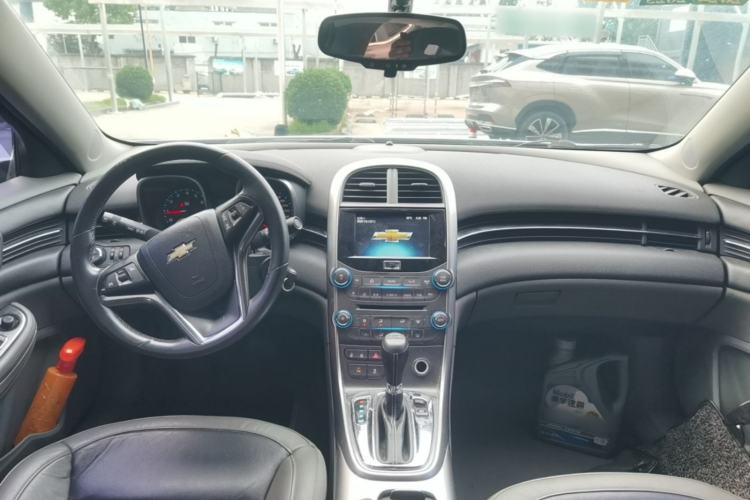 Used Chevrolet Malibu 2013 2.4L Automatic Luxury Edition Center Console
