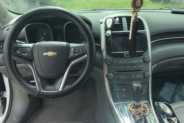 Used Chevrolet Malibu 2013 2.0L Automatic Luxury Edition Center Console
