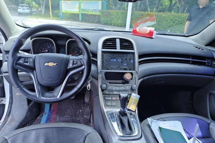 Used Chevrolet Malibu 2013 2.0L Automatic Luxury Edition Center Console