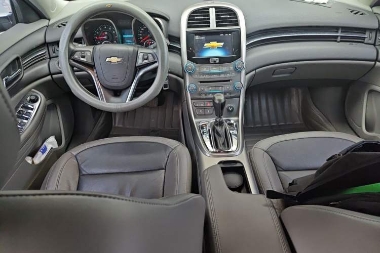 Used Chevrolet Malibu 2013 2.0L Automatic Luxury Edition Center Console