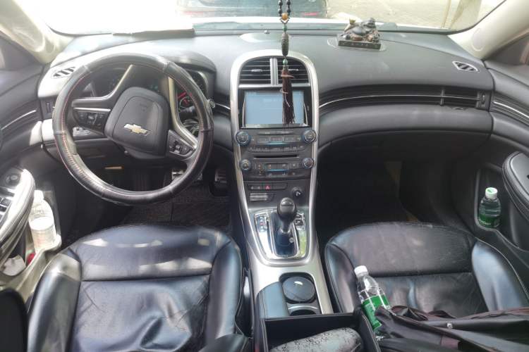 Used Chevrolet Malibu 2013 1.6T Automatic Comfort Edition Center Console