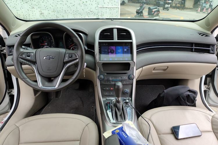 Used Chevrolet Malibu 2013 2.0L Automatic Luxury Edition Center Console