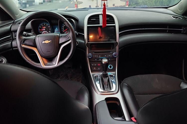 Used Chevrolet Malibu 2013 1.6T Automatic Comfort Edition Center Console