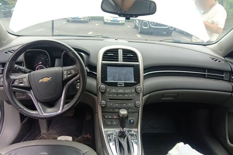Used Chevrolet Malibu 2013 2.0L Automatic Luxury Edition Center Console