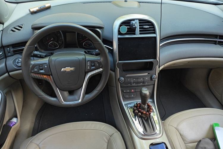 Used Chevrolet Malibu 2013 2.4L Automatic Luxury Edition Center Console