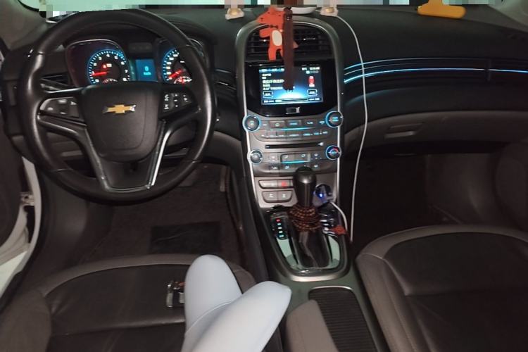 Used Chevrolet Malibu 2013 2.0L Automatic Luxury Edition Center Console