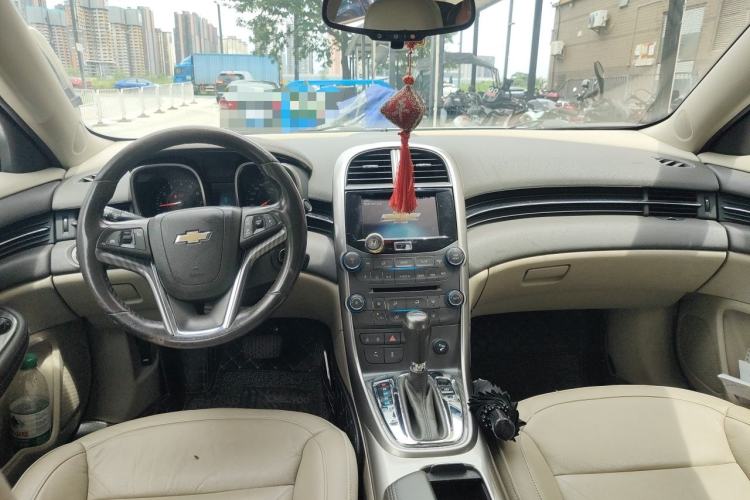 Used Chevrolet Malibu 2013 2.4L Automatic Luxury Edition Center Console