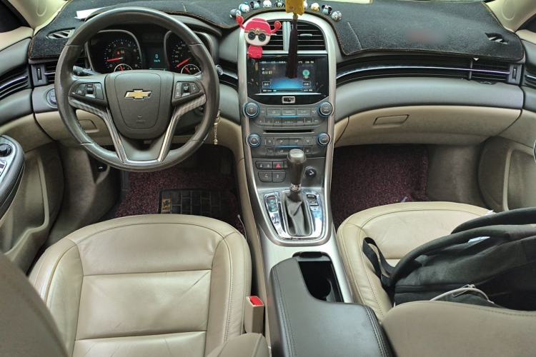 Used Chevrolet Malibu 2013 2.0L Automatic Comfort Edition Center Console