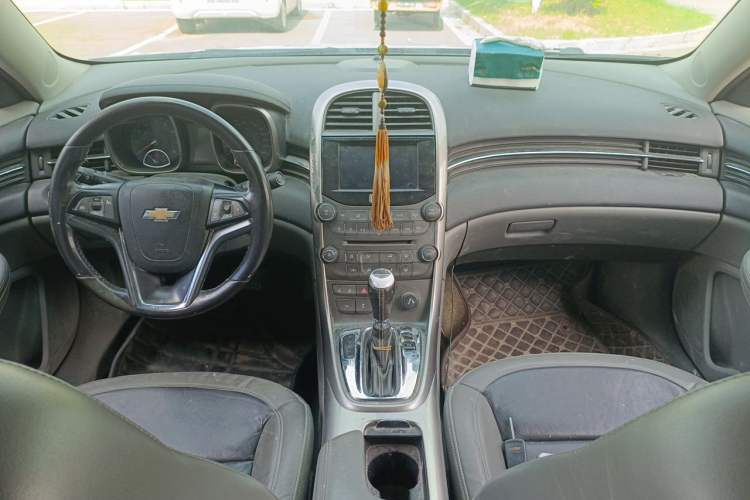 Used Chevrolet Malibu 2013 2.4L Automatic Luxury Edition Center Console