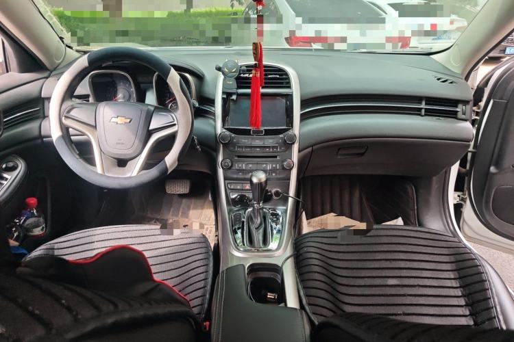 Used Chevrolet Malibu 2013 1.6T Automatic Comfort Edition Center Console