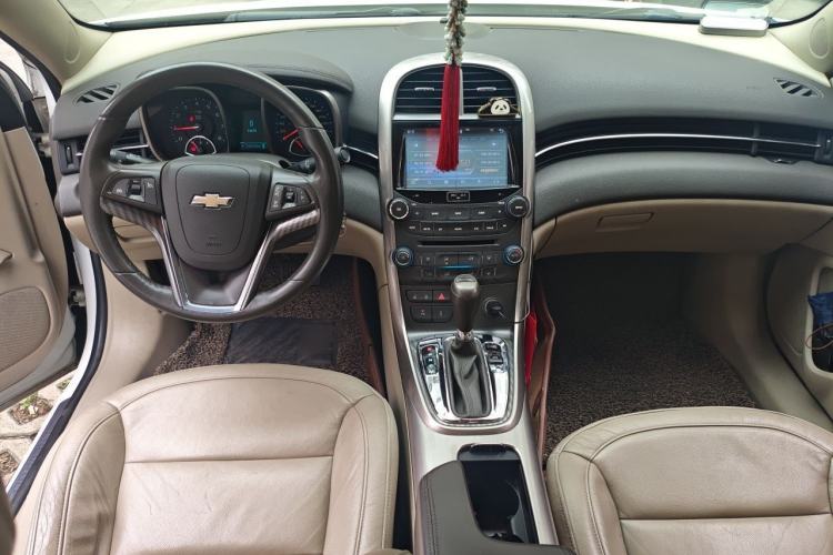 Used Chevrolet Malibu 2013 2.0L Automatic Luxury Edition Center Console